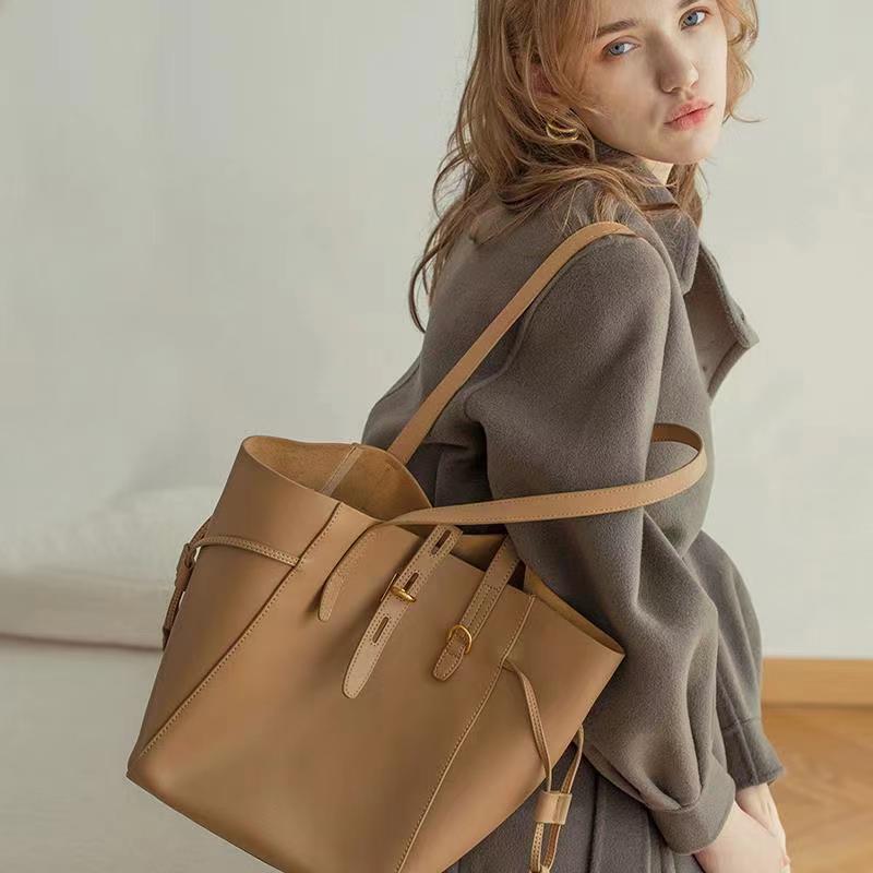 Large Capacity Leather Messenger Bag
